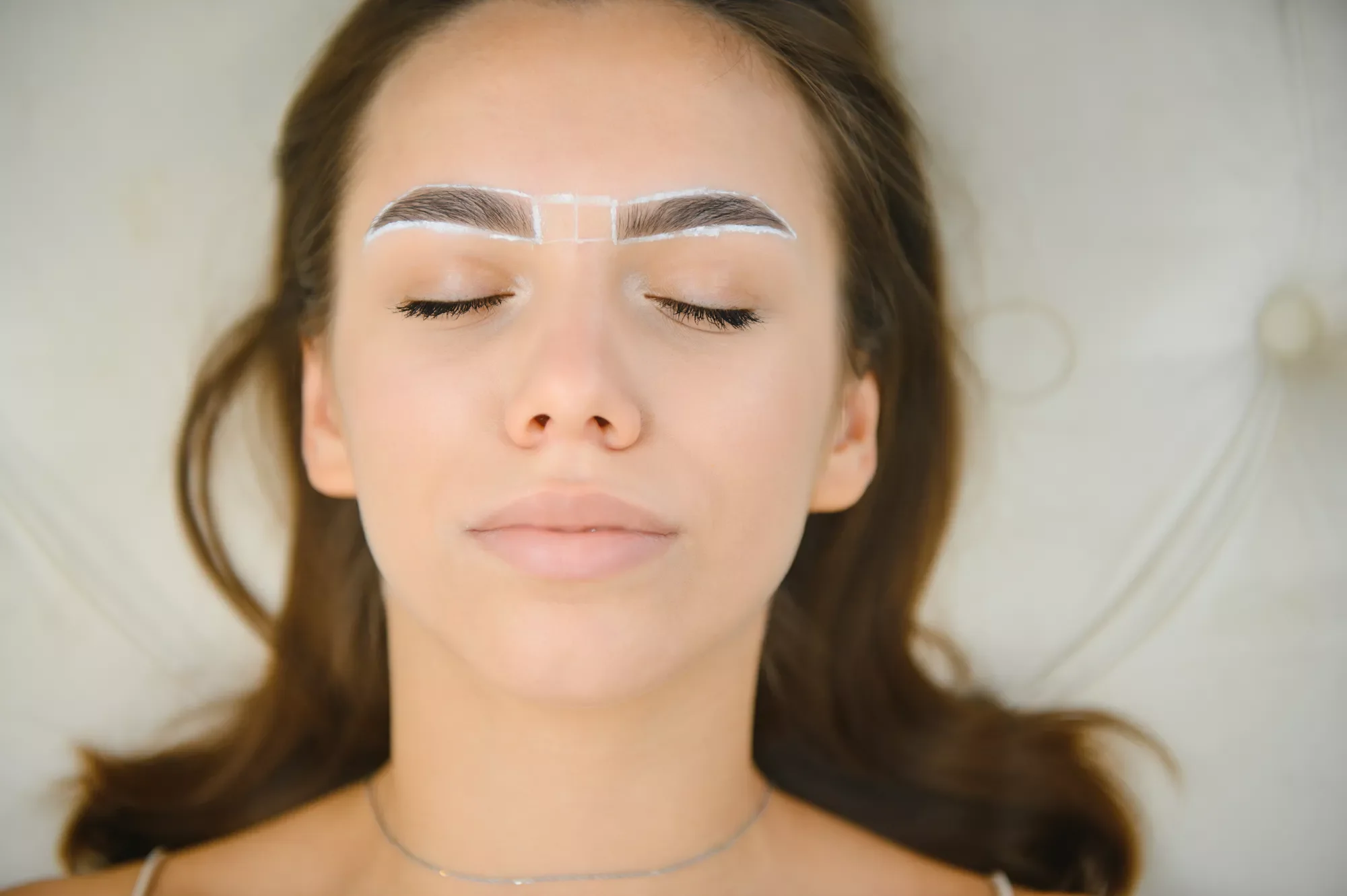 Eyebrow shaping technique